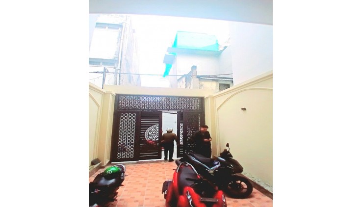 Bán nhà đường Võ Văn Kiệt, Cầu Ông Lãnh, Q1, 92m2, 4 tầng, thang máy, mới cong