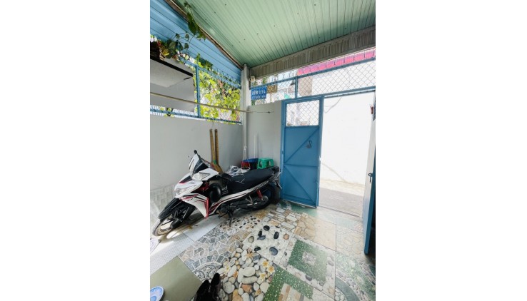 Bán nhà DT Đất 60m2, Hẻm xe hơi 5m Đường Hoàng Xuân Hoành, Q. Tân Phú