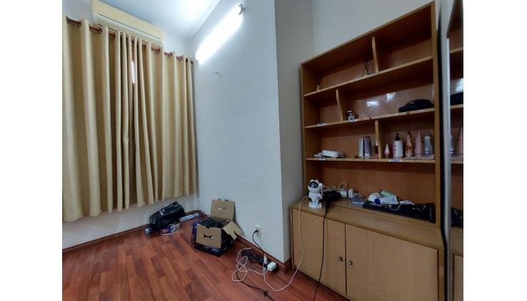 **Bán nhà phường 4, HXH Út Tịch** quận Tân Bình; (4*20) 3 tầng - 15 tỷ