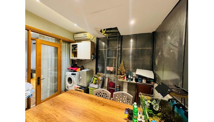 **Bán nhà trục Cách Mạng Tháng 8**  phường 7, Tân Bình; 5*12 - 10 tỷ