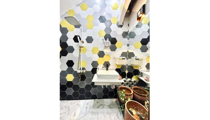Vị trí đẹp bán gấp mặt tiền ngay Phan Đăng Lưu Quận Phú Nhuận 4 lầu 5PN 4WC giá 9,2 tỷ HĐT 25tr