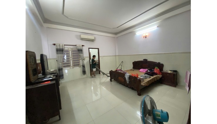 HOT QUÁ 18/03 CHỦ GẤP BÁN GIẢM 200TR GIÁ MỚI CHỈ 4.7 TỶ.
SIÊU PHẨM KHU NHÀ ĐỒNG BỘ SANG TRỌNG, HƠN 65M2,4 TẦNG, TẶNG NỘI THẤT, DỌN VÀO Ở NGAY, 2//