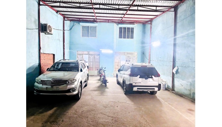 Cho thuê Nhà Đất sân rộng, 2 gác, 4PN, hẻm xe hơi