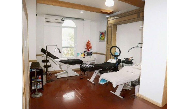 CẦN SANG NHƯỢNG LẠI PHÒNG LẦU 2 MẶT TIỀN QUẬN 1