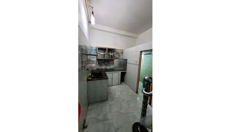 Nhà nguyên căn Bà Hạt, Q10 gần Chợ Nguyễn Tri Phương – 3 tầng – 4P – 11tr/th.
