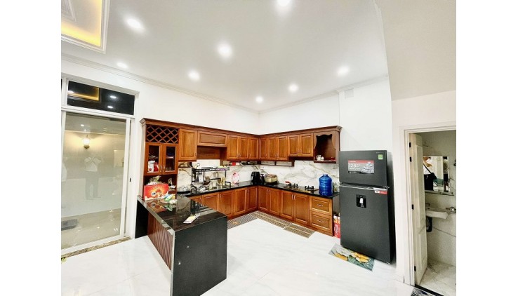 Bán biệt thự HXH Trịnh Đình Trọng, Phú Trung, Tân Phú, 156m2, 5 tầngm ngang 7,7m, nở hậu