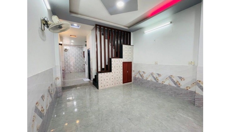 Bán nhà Gò Vấp, đường Nguyễn Thái Sơn - Phạm Văn Đồng, ngay ĐHCN4, 56M²x2 tầng