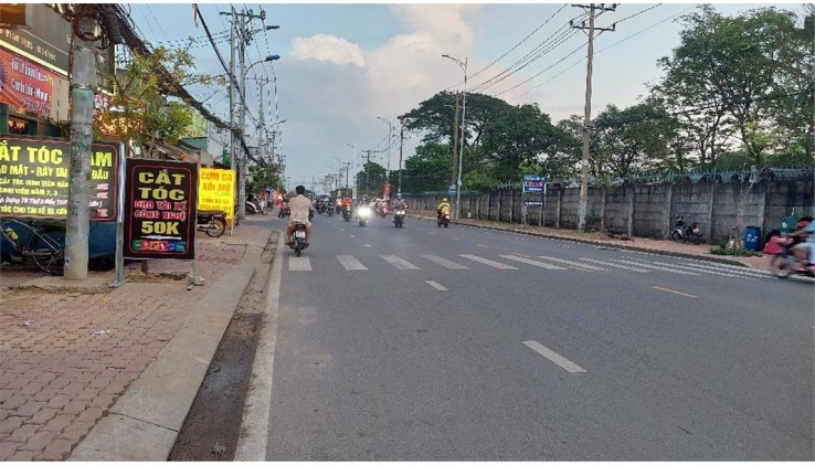 Bán nhà mặt phố Lê Văn Chí, Linh Trung, Thủ Đức - 210m2, 32 tỷ