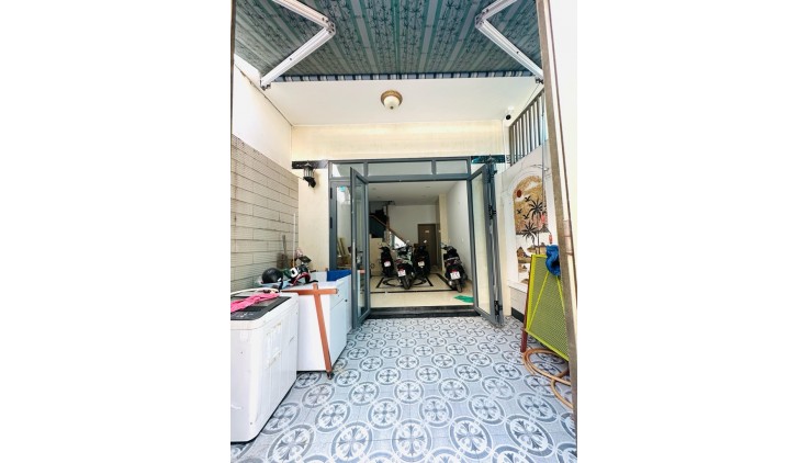 NHÀ NGAY CHỢ HIỆP BÌNH - 68M2 - 4 TẦNG MỚI Ở NGAY - DOANH THU 25TR/TH. 6.5TỶ