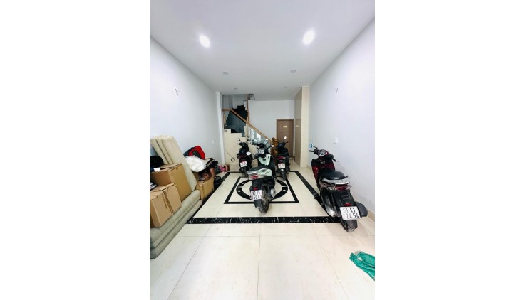 NGAY CHỢ HIỆP BÌNH - 68M2 - 4 TẦNG BTCT - HẺM XE HƠI - Ở NGAY - DOANH THU SẴN 25TR/ TH. 6.3 TỶ. TL.