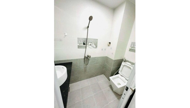 Bán nhà mặt phố Thủ Đức, 68m2, 6PN, 6WC, 6.5 tỷ, sổ đỏ