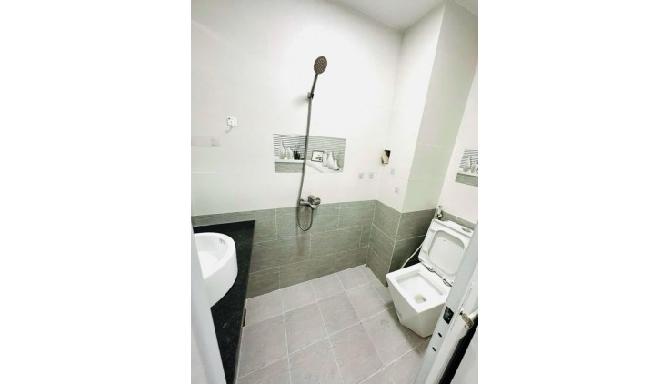 NHÀ NGAY CHỢ HIỆP BÌNH - 68M2 - 4 TẦNG MỚI Ở NGAY - DOANH THU 25TR/TH. 6.5TỶ