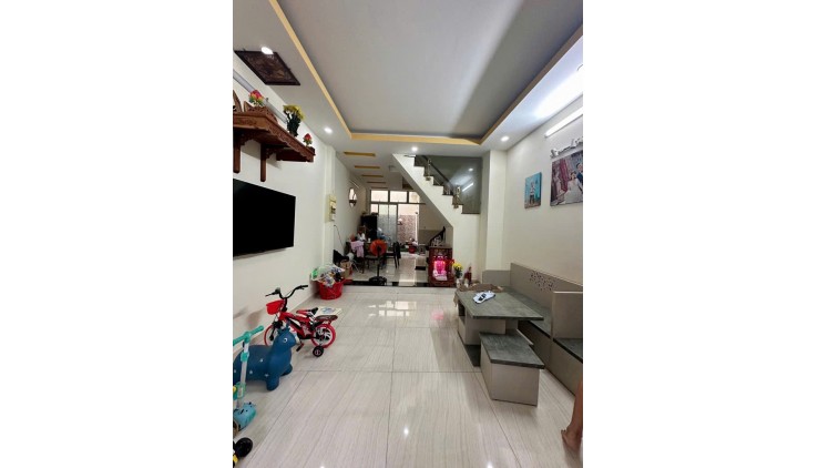 MTKD NHỘN NHỊP NGUYỄN VĂN QUÁ QUẬN 12- 96M2- 5PN- CHO THUÊ 19TR- NHỈNH 9 TỶ TL