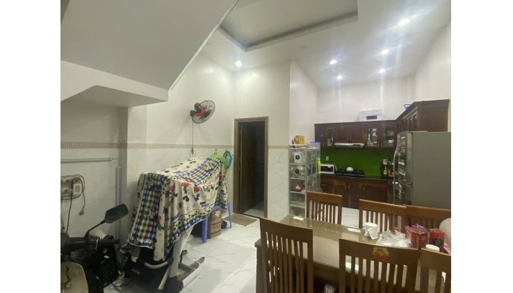 Nhà đẹp – Hẻm xe hơi – Ở ngay – Pháp lý chuẩn! nhỉnh 5 tỷ.