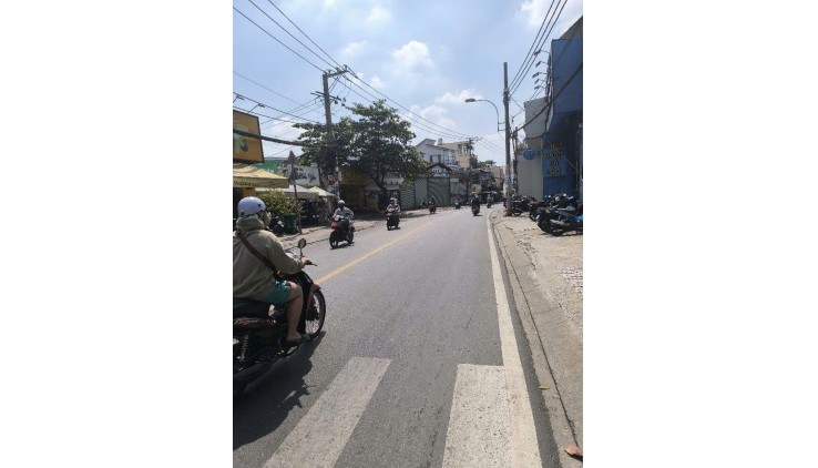 Nhà đẹp – Hẻm xe hơi – Ở ngay – Pháp lý chuẩn! nhỉnh 5 tỷ.