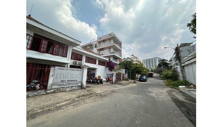 BÁN ĐẤT THỔ CƯ 100% VỊ TRÍ NGUYỄN VĂN HƯỞNG THẢO ĐIỀN - QUẬN 2 - 450M2 - 75 TỶ - SỔ ĐỎ CHÍNH CHỦ