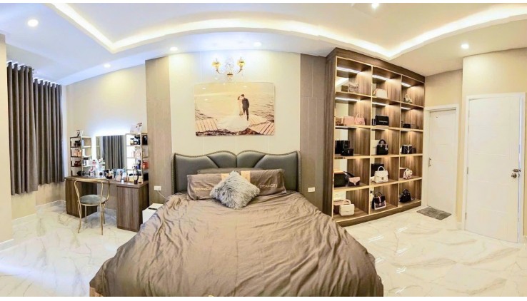 SÁT MẶT TIỀN TRUNG TÂM Q4 

TÔN ĐẢN GIAO KHÁNH HỘI 
NGANG 4.2 DÀI 12 M

ĐÚC 5 TẤM
