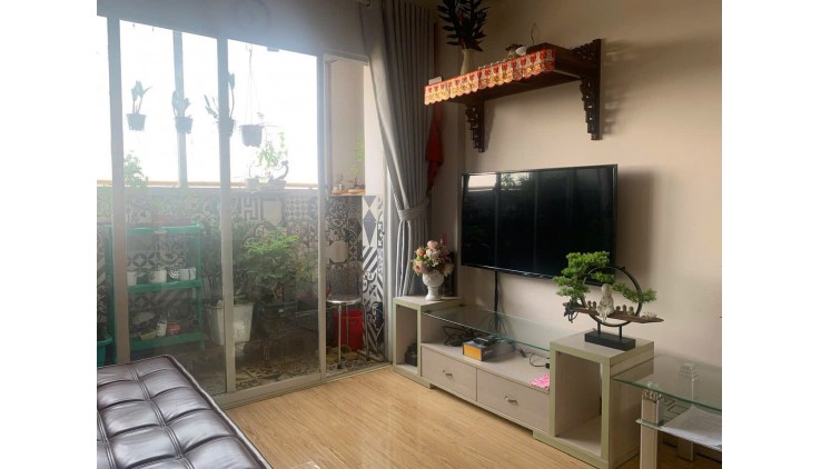 Giá Sốc 1 Tỷ full phí ! căn 2PN bếp rộng ,nhà sẵn ở ngay tại chung cư hoàng quân, tặng nội thất