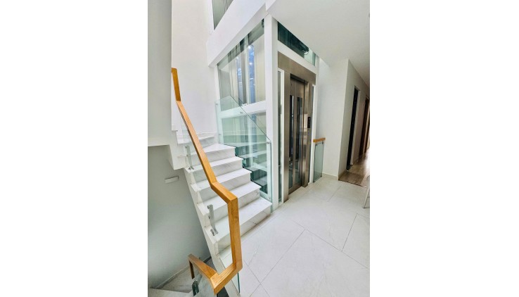 Bán nhà Hẻm đường Cao Thắng - Nguyễn Thị Minh Khai, 3.6x16m, 5 T - thang máy, 12.2 tỷ.