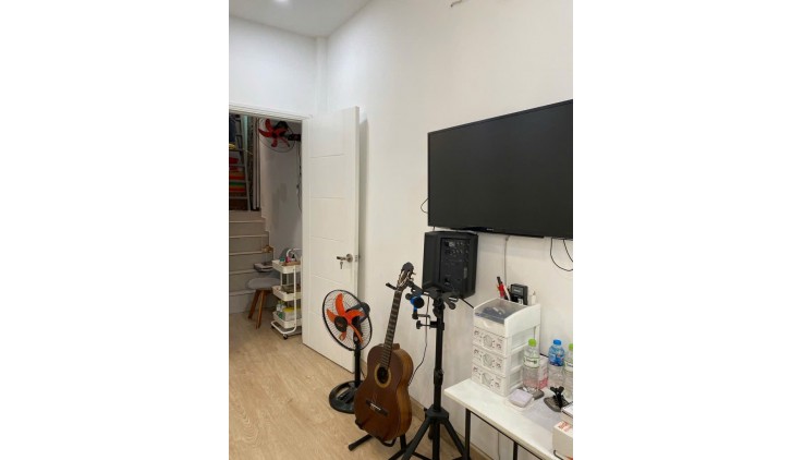 SÁT MẶT TIỀN ĐƯỜNG SỐ GIAO NGUYỄN THỊ THẬP Q7
NGANG 3.6 X 9 M TÂN QUY Q7 CÓ 4 TỶ