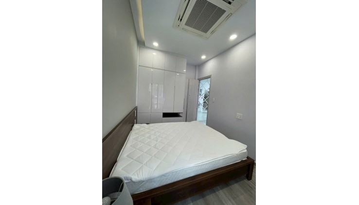 BÁN CHDV CAO CẤP LÝ TỰ TRỌNG Q1- 5 TẦNG THANG MÁY 6.5M X 15M GIÁ 38 TỶ