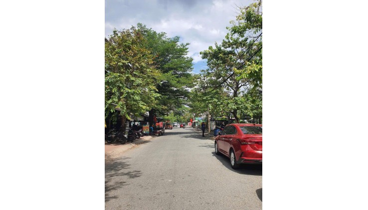 Bán nhà mặt phố Q.9, 70m², 3 tầng, 4PN, 5.6 tỷ, sổ đỏ