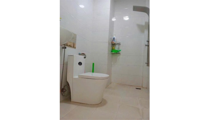 Bán nhà mặt phố Q.9, 70m², 3 tầng, 4PN, 5.6 tỷ, sổ đỏ