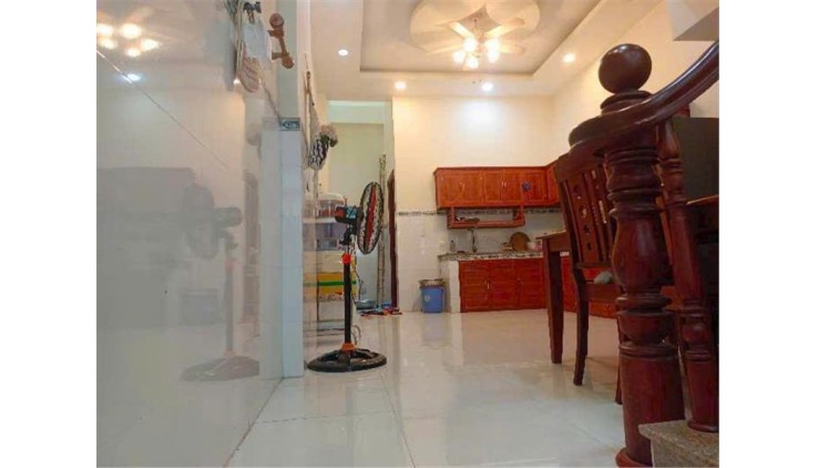 Bán nhà mặt phố Q.9, 70m², 3 tầng, 4PN, 5.6 tỷ, sổ đỏ