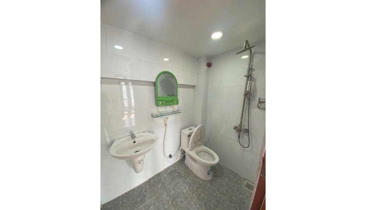 Bán nhà Q.9, 91m2, 3PN, 3WC, 6.4 tỷ, sổ đỏ