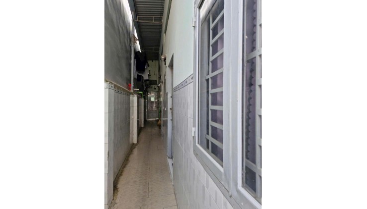 Bán nhà mặt phố Q.9, 70m², 3 tầng, 4PN, 5.6 tỷ, sổ đỏ