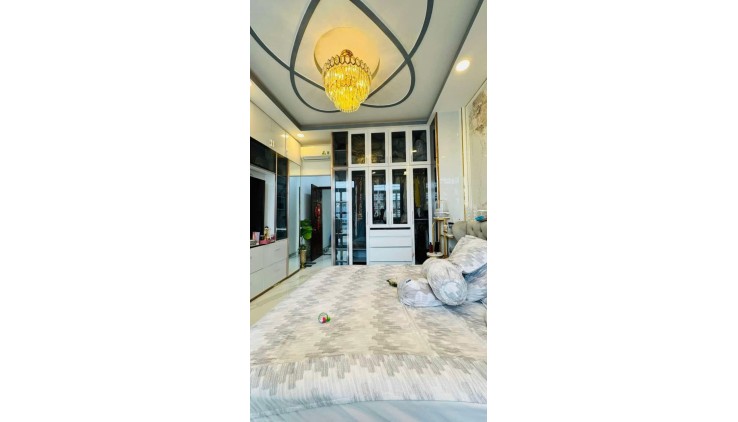 Bán nhà (4x17) 4 lầu tặng hết nội thất Tùng Thiện vương phường 12 quận 8 chỉ 7,8 tỷ