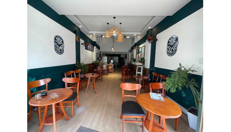Quận Bình Thạnh ! QUÁN CAFÉ NHƯỢNG QUYỀN ROVIS ĐẸP LẮM , SANG RẺ CHỈ 189 tr ( Ngang 4,7m x 22m ), Lề Đường 5m, Tel : 0965107795 ( chính chủ )