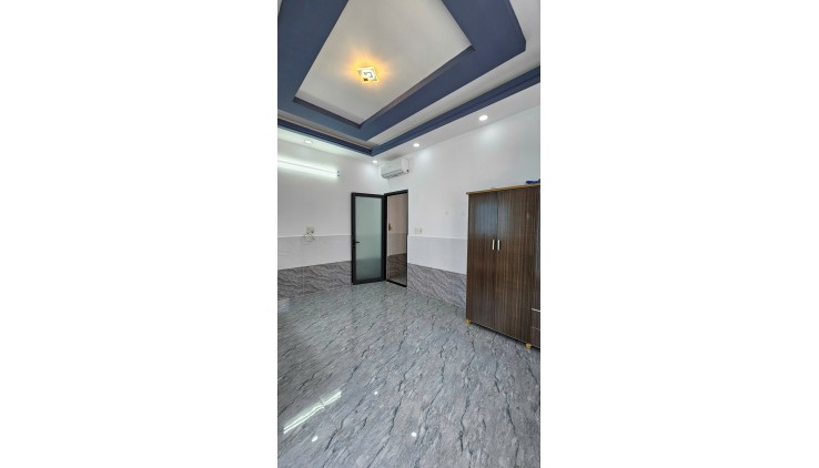 Nhà mới đường xe hơi 
cách nhà 10 m
nguyễn Thị Thập tân quy Q7 
Ngang 5 x10.5