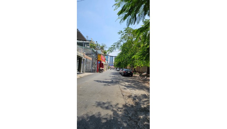 Nhà mới đường xe hơi 
cách nhà 10 m
nguyễn Thị Thập tân quy Q7 
Ngang 5 x10.5
