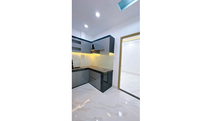 SÁT MẶT TIỀN  ĐƯỞNG Vĩnh hội  Q4 

NGANG 3.45 DÀI 12.05  ĐÚC 2 TẤM CÓ 4 TỶ