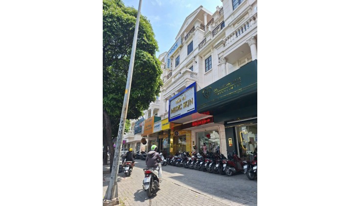 Cho Thuê Nhà Mặt Tiền Phan Văn Trị [KDC Cityland Park Hills], Phường 10, Quận Gò Vấp, TPHCM.