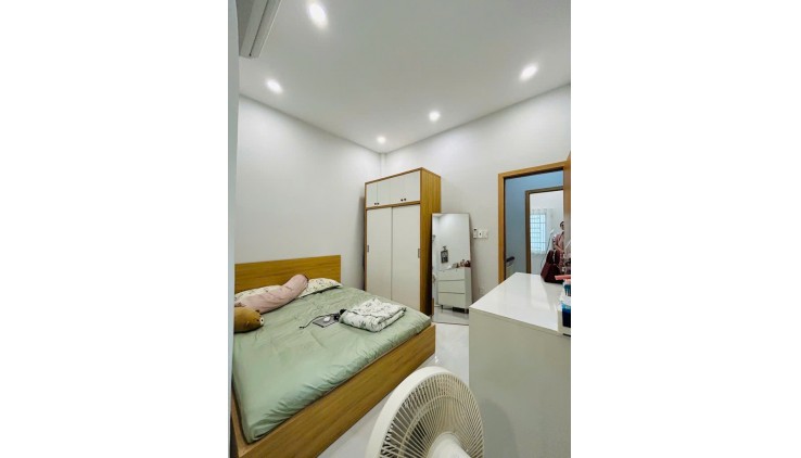 Bán nhà đẹp Ngay mặt tiền xe hơi 