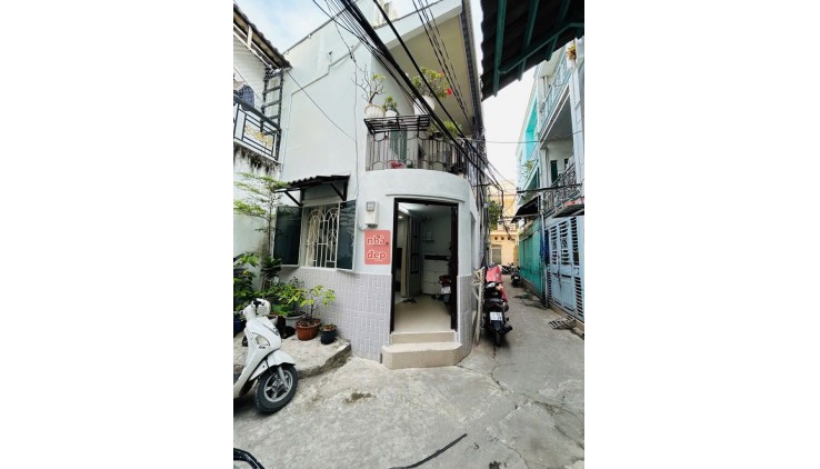 Bán nhà đẹp Ngay mặt tiền xe hơi 