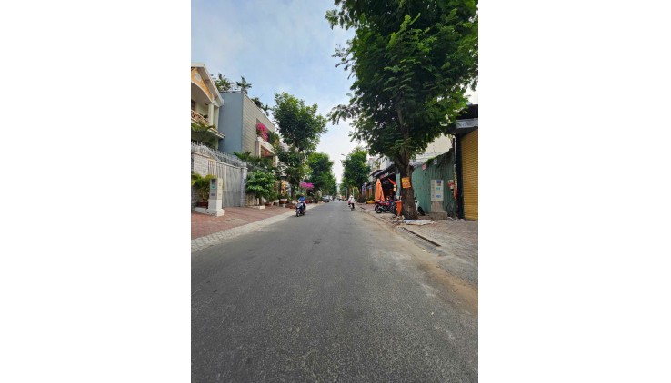 Bán nhà mặt tiền đường Nguyễn Văn Qúy,Phú Thuận,Q7 diện tích 64m2  ngang 5m x dài 13m 10,5 tỷ. Siêu hời
