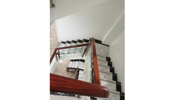 Bán nhà Mặt tiền Lý Nam Đế - giao Nguyễn Chí Thanh, Q 11, 4x14m, 4 Tầng - 3 PN,15.9 tỷ.
