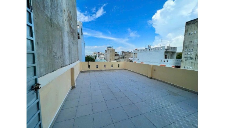 HÀNG THƠM - NHÀ 3 TẦNG - MẶT TIỀN ĐƯỜNG NHỰA KHU PHÂN LÔ - NGANG 5M - SÁT BÊN KHU TÊN LỬA - GIAO THÔNG CỰC THUẬN TIỆN - CHỈ NHỈNH 65TR/M2