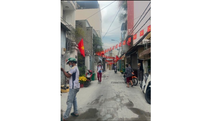 Bán nhà115m2 hẻm Bùi Văn Ba xe hơi đổ cửa 100m đến chợ chỉ nhỉnh 8 tỷ