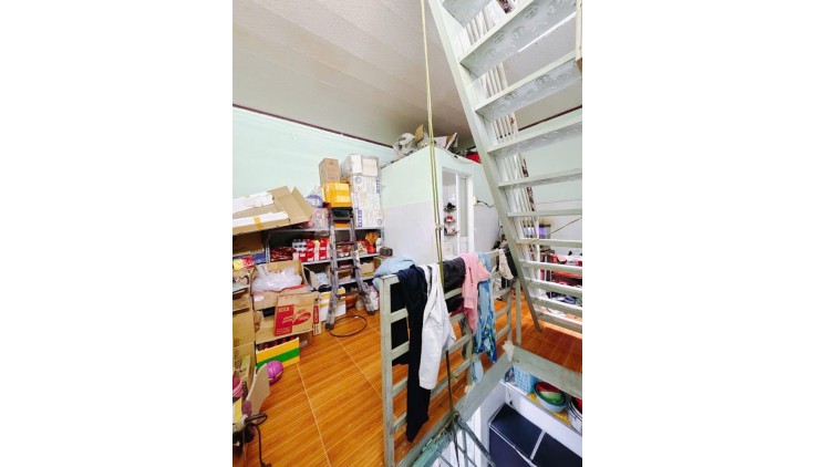 SÁT MẶT TIỀN  NGANG 4 NỞ HẬU 7 DÀI 10,5 M  ĐÚC 3 TẤM Q4 GIẢM 400 TRIỆU