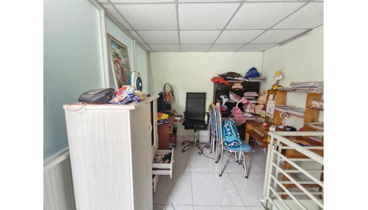 Nhà gần Bệnh Viện Thủ Đức, 2 tầng 3 phòng ngủ, 80m2 giá 3.5 tỷ