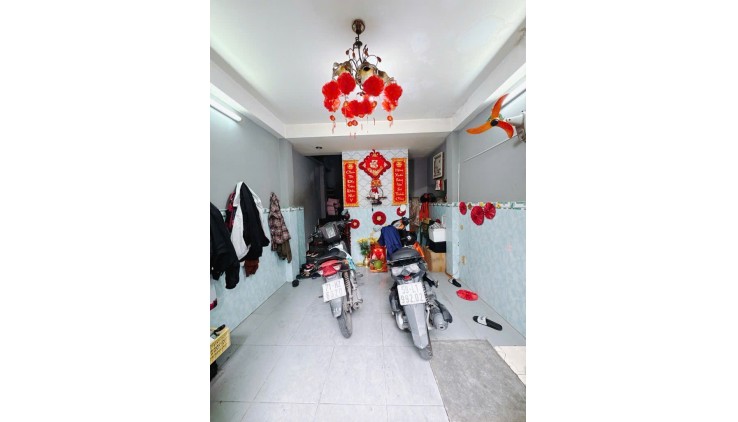 MẶT TIỀN NHÀ  ĐÔI , TRỤC  ĐƯỜNG SỐ KHÁNH HỘI P4 Q4 

 BÊ TÔNG KIÊN CỐ 6 TẦNG
DƯỚI 125 TRIỆU M2