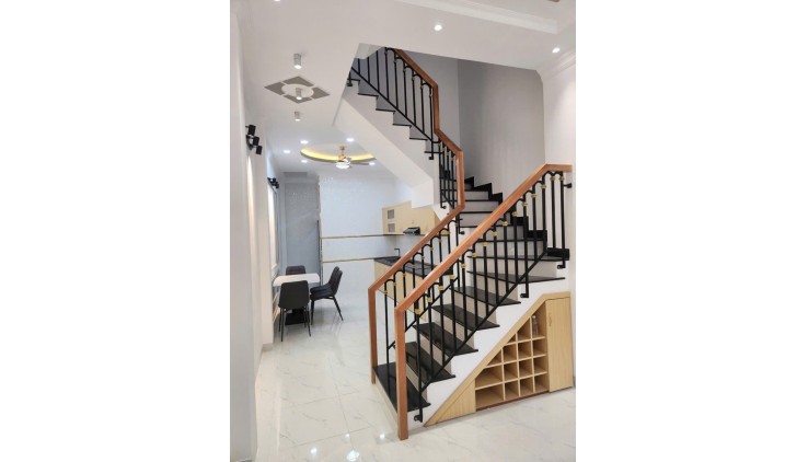 NHÀ CHỦ XÂY MỚI 100% - HẺM 4M - NGUYỄN THÁI SƠN - P4 GÒ VẤP - 4 TẦNG HOÀN CÔNG ĐỦ - 5PN LỚN - BÁN 7.9 TỶ TL