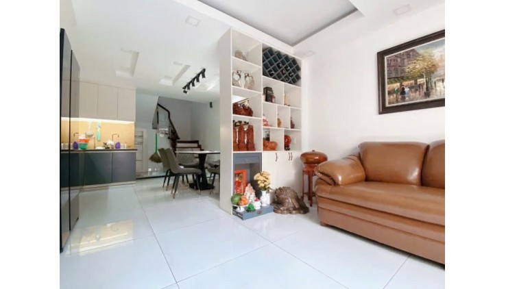 Bán nhà Mặt tiền đường Tân Khai - Cách Mạng Tháng 8, 4.4x11.5m, 4 Tầng - 3PN,  11.5 tỷ.