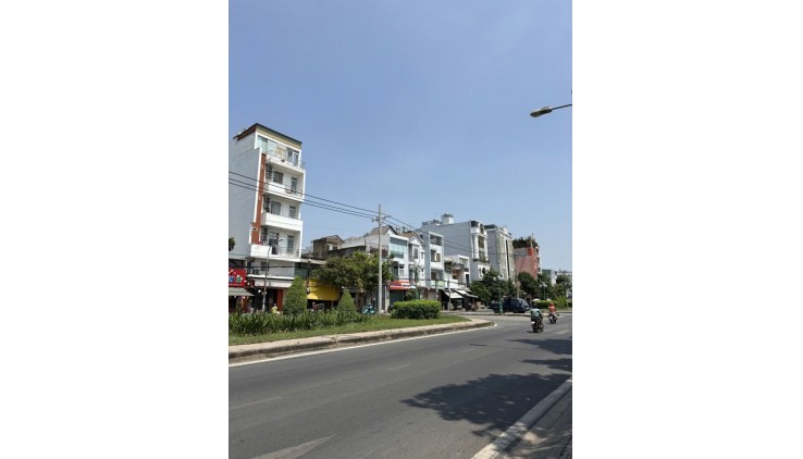 Bán nhà Mặt tiền đường Tân Sơn - phường 15, Tân Bình, 4.1x23m, Cấp 4 tiện xây, 13.9 tỷ.