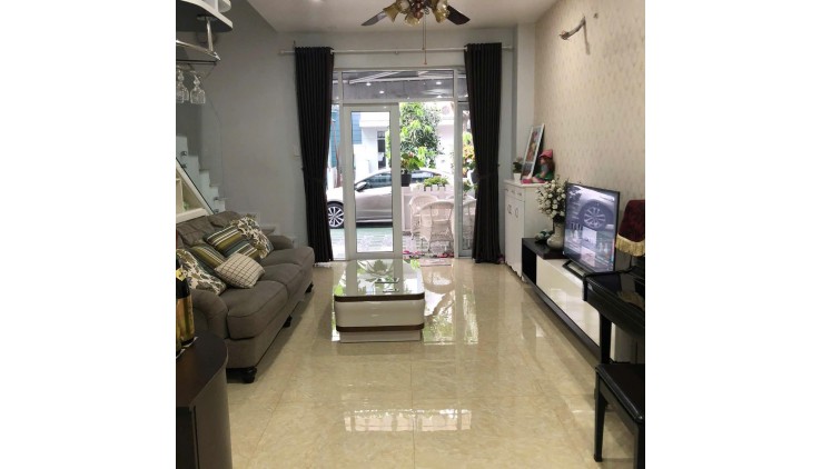 Bán nhà Mega Residence Khang Điền - 75m2 - 3 tầng - 3 PN, nội thất đẹp, giá 9 tỷ có TL