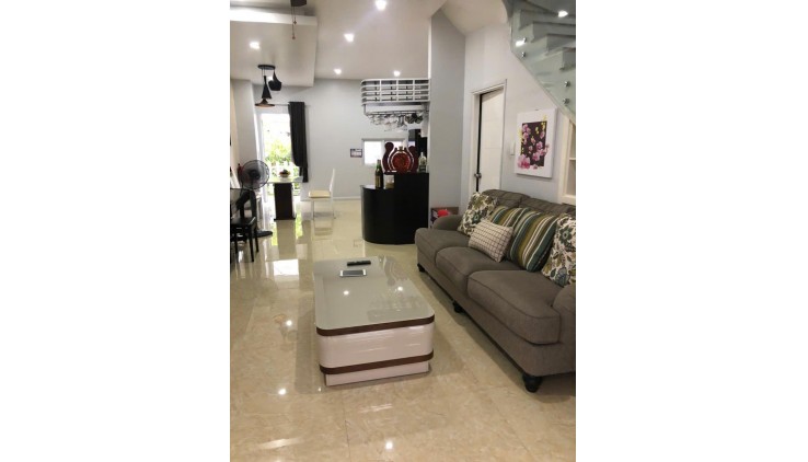 Bán nhà Mega Residence Khang Điền - 75m2 - 3 tầng - 3 PN, nội thất đẹp, giá 9 tỷ có TL